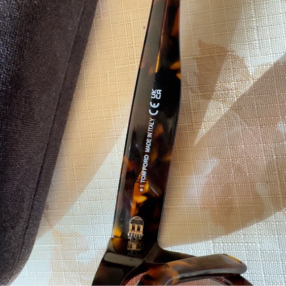 Tom ford Sun glass for women - Picture 3 of 3